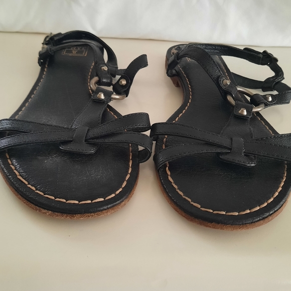 Frye Carson Ring Sling Black Leather T Strap Sandals Studded Details Womens 9M - Picture 3 of 15